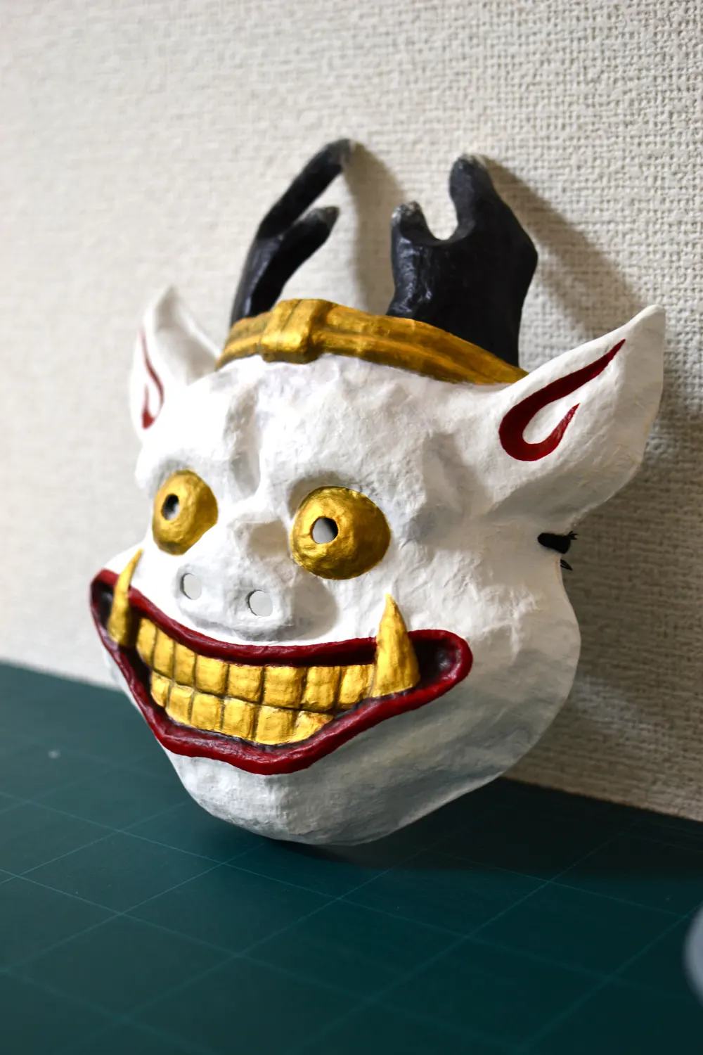 戸田光祐 作品集 デザイン アート｜KOHSUKE TODA PORTFOLIO Design Artwork｜神々の八幡神楽用の雷神面制作（手作りお面）・装束制作縫製